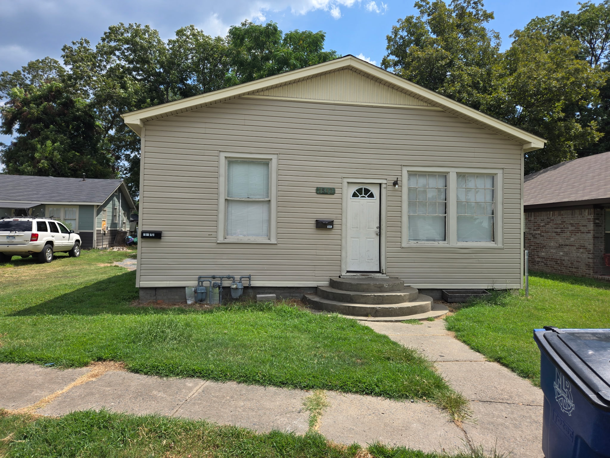 1512 Chandler